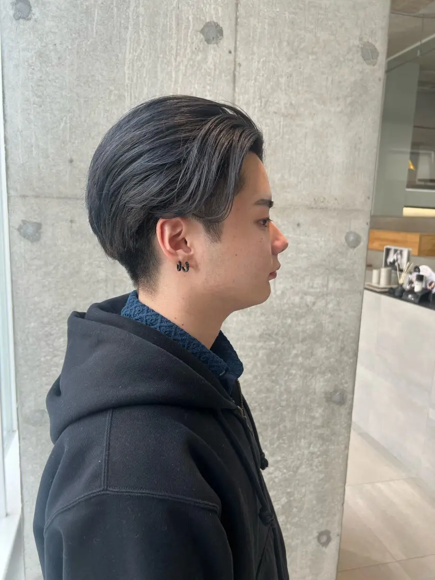 カラー メンズ 黒髪 ブルーカラー ブルーブラック カット ヘアカラー 吉沢遣人/レイヤー 艶カラー/抜け感のヘアスタイル