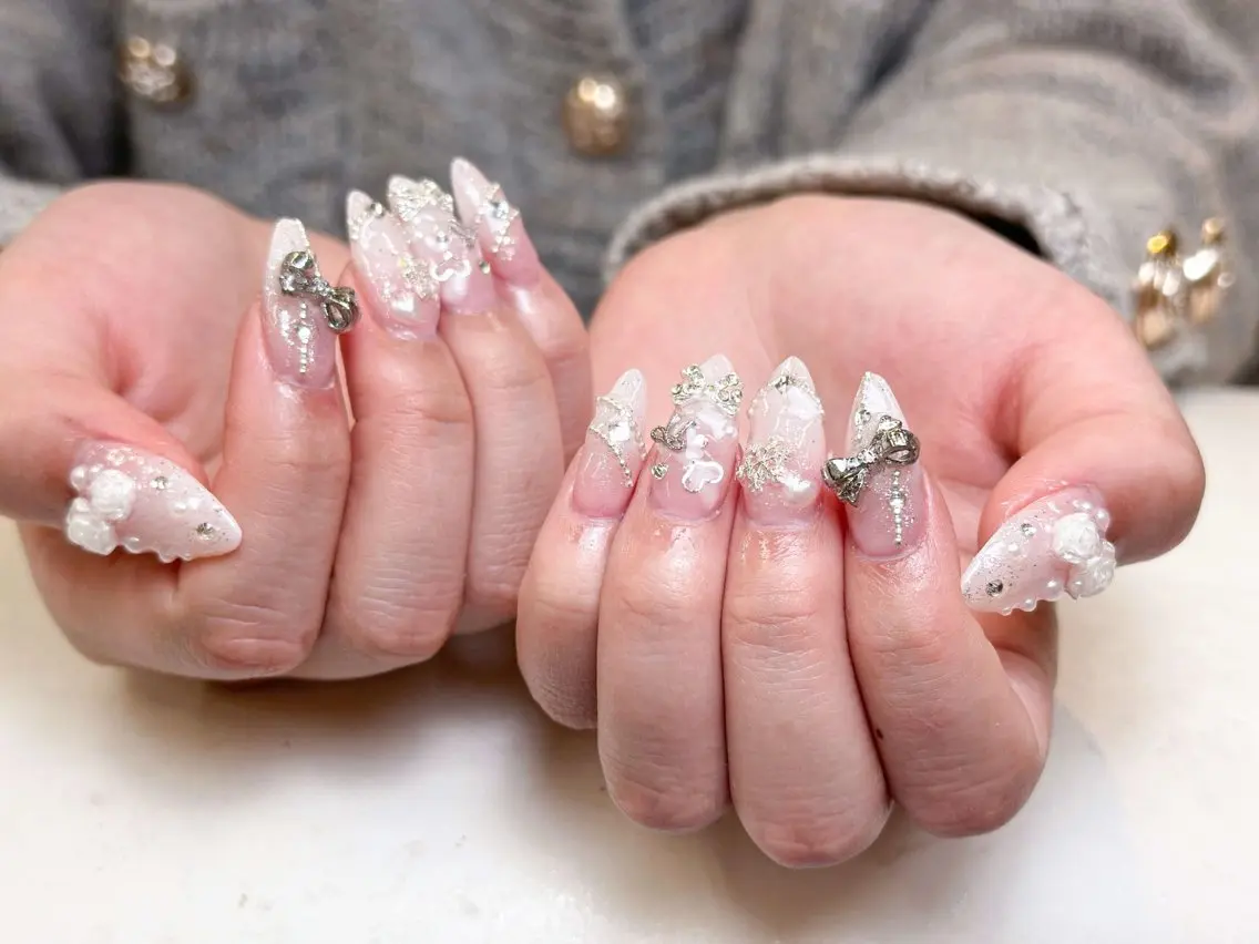 ネイル グラデーション キラキラネイル ワンカラーネイル 冬ネイル Jenn Nail Salonのネイルデザイン