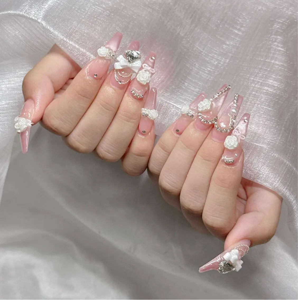 ネイル 長さ出し グラデーション 卒業式 キラキラネイル マグネットネイル ハンドネイル Lee Nailsのネイルデザイン