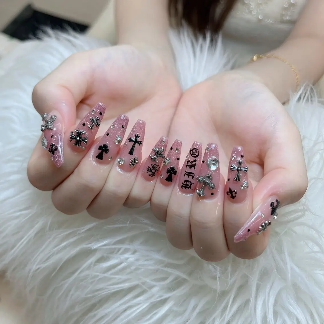 ネイル チークネイル 長さ出し フレンチネイル ジェルネイル ガラスフレンチ ハンドネイル anh nail anne🤍のネイルデザイン