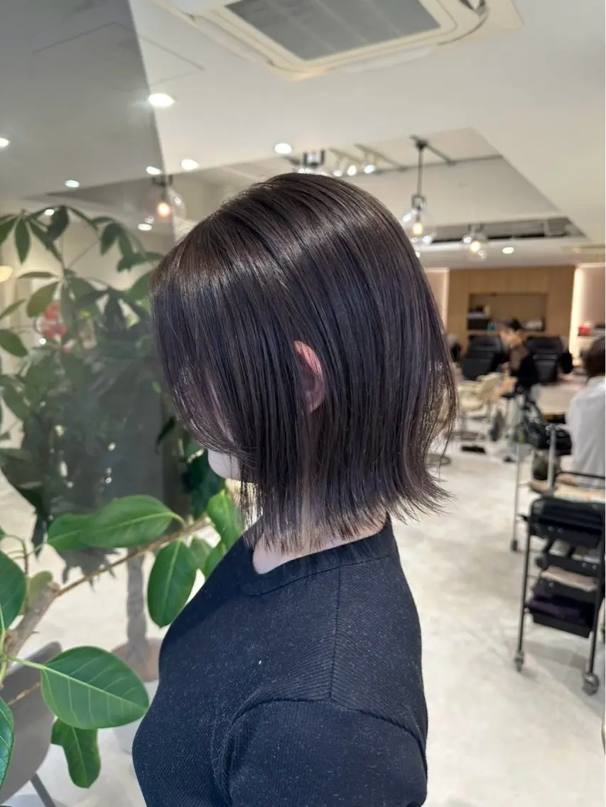 ショート カラー ダークグレー ボブ 外ハネヘア カット ヘアカラー 透明感カラー🌿 グレージュ🐺陽介のヘアスタイル