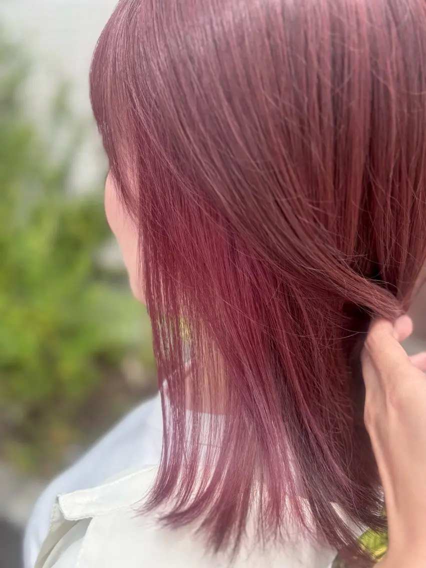 セミロング カラー ブラウンカラー カシス イヤリングカラー ピンクカラー ピンクブラウン ヘアカラー トリートメント 堀口 彩佳のヘアスタイル