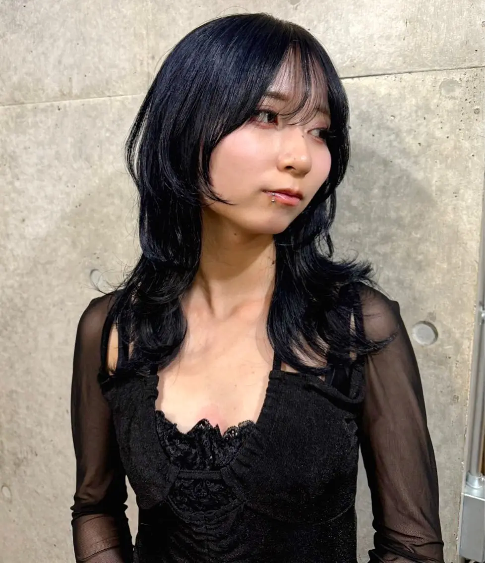 ミディアム カラー レイヤーカット ブリーチカラー🎀 LiLi🫧のヘアスタイル