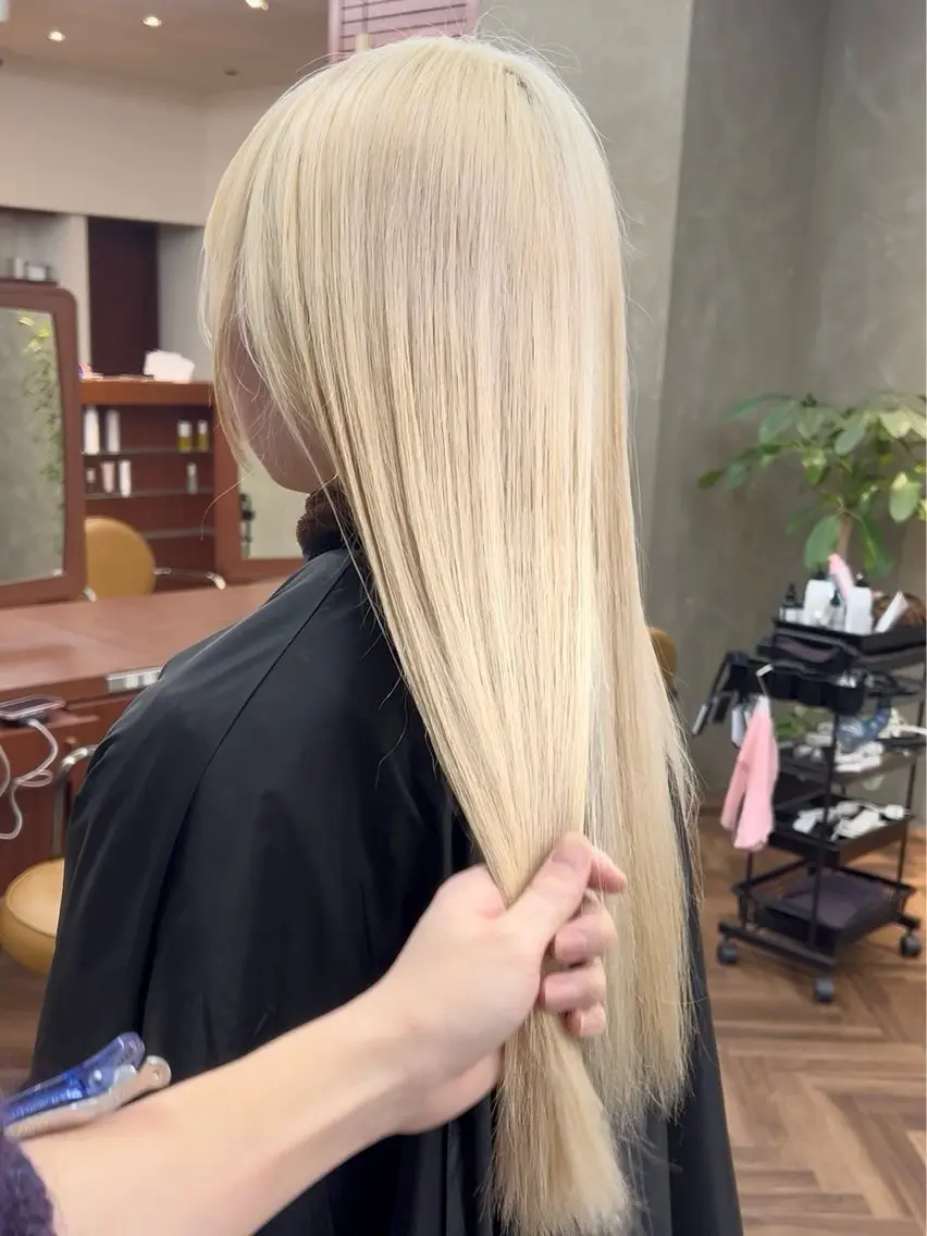 ミディアム カラー ブリーチ ブロンド ケアブリーチ 透明感カラー ダブルカラー レイヤー専門家 ダブルカラー修のヘアスタイル