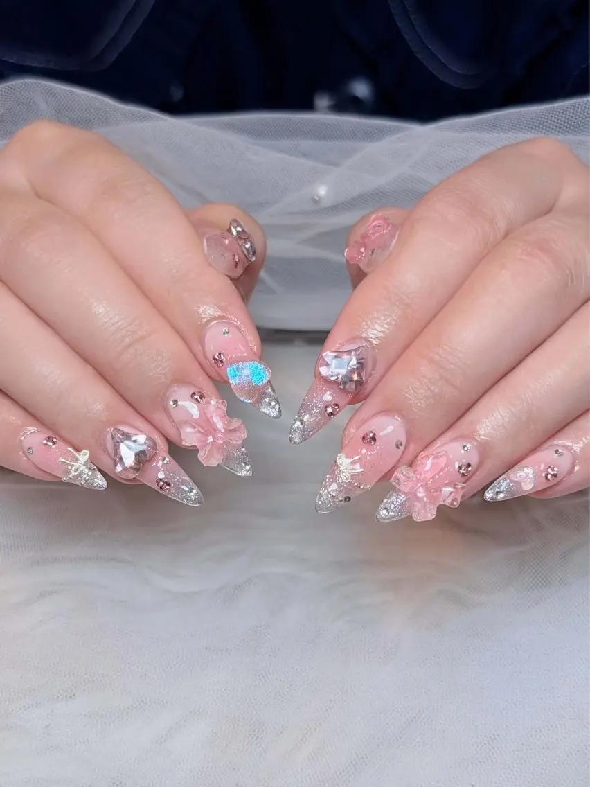 ネイル チークネイル ドット フレンチネイル グラデーション ハート ハンドネイル Julli NailStudioのネイルデザイン