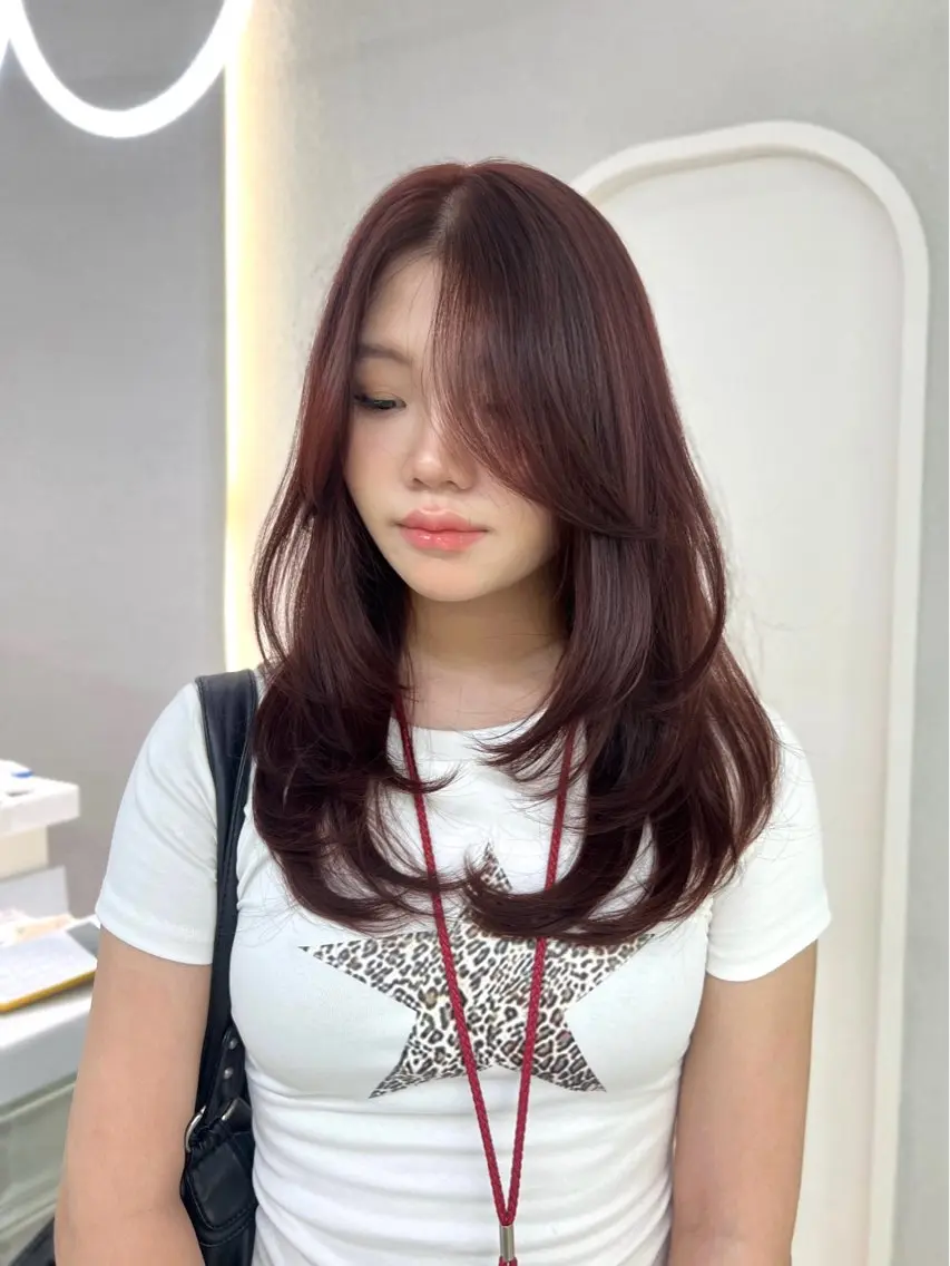 セミロング カラー 韓国風ヘア レイヤーカット GAGA AMIKAのヘアスタイル
