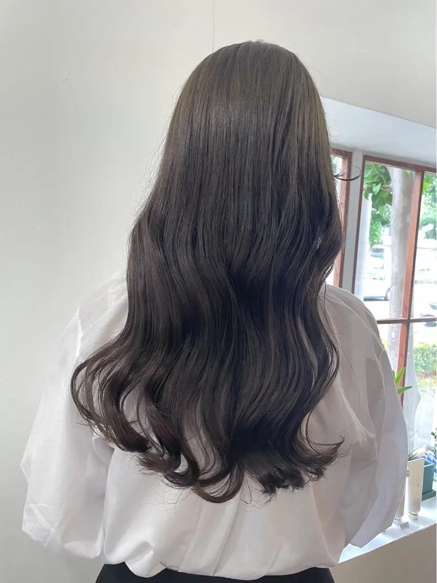 ロング カラー ベージュカラー ブリーチ ケアブリーチ イヤリングカラー インナーカラー mopa_kaede ナチュラル/レイヤーのヘアスタイル
