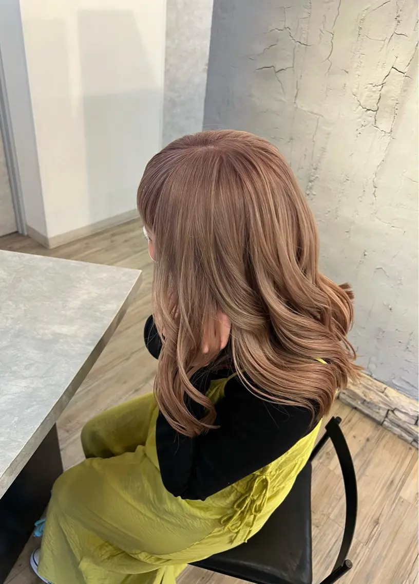 ミディアム カラー ベージュカラー ブリーチ ミルクティーベージュ いぐちしょうた🫧 VISAGEbaskのヘアスタイル