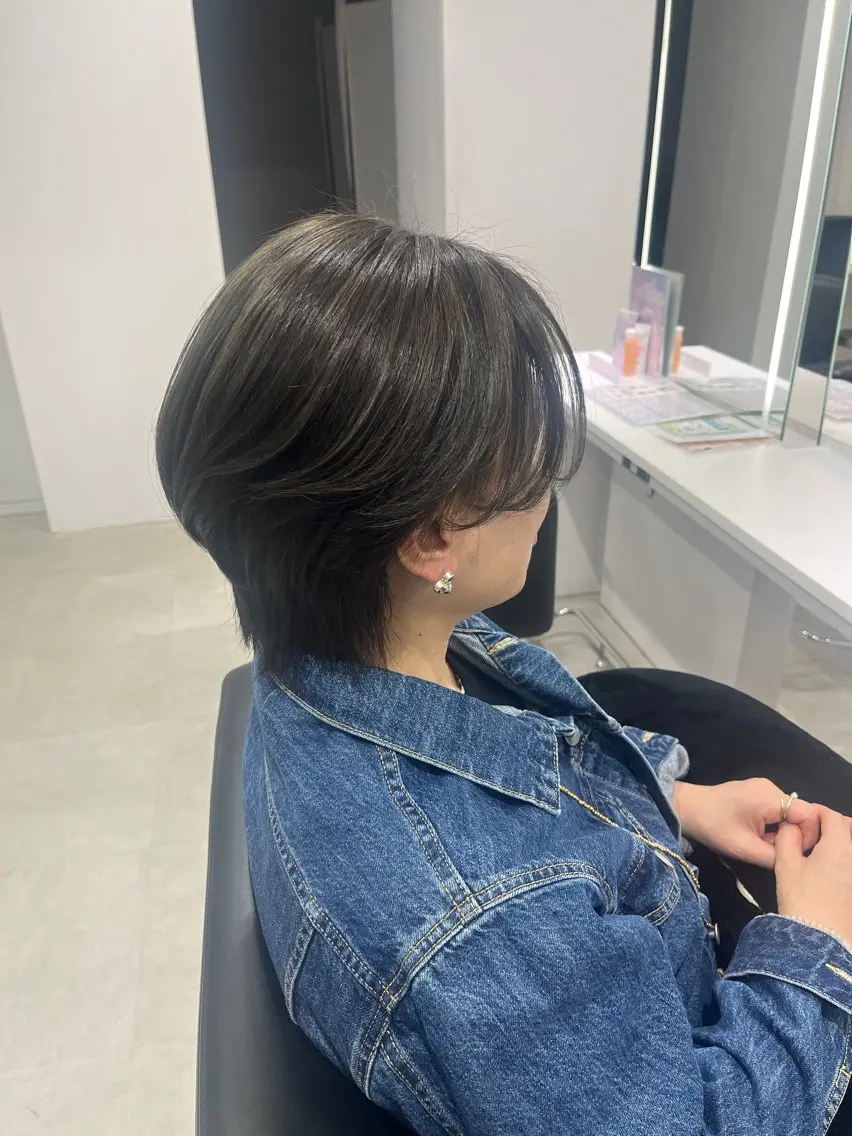 カラー ハイライトカラー ヘアカラー トリートメント ヘアセット 赤み消しベージュ/ ブラウン/aya🫒のヘアスタイル
