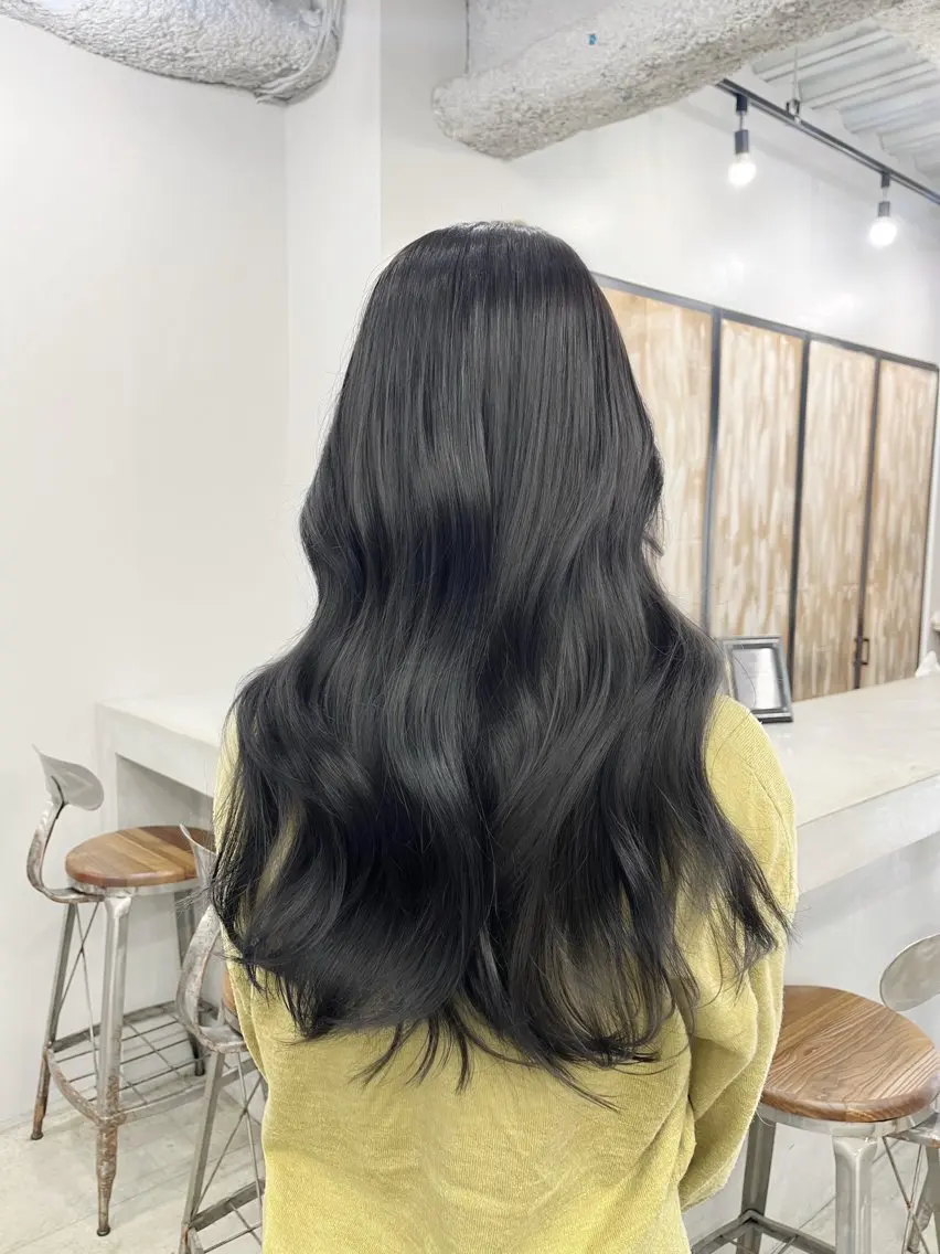 セミロング カラー 黒髪 ブルーカラー ブルーブラック 透明感カラー グレージュ カット ヘアカラー トリートメント ヘアセット 韓国ヘア🫧 KAZUTOのヘアスタイル