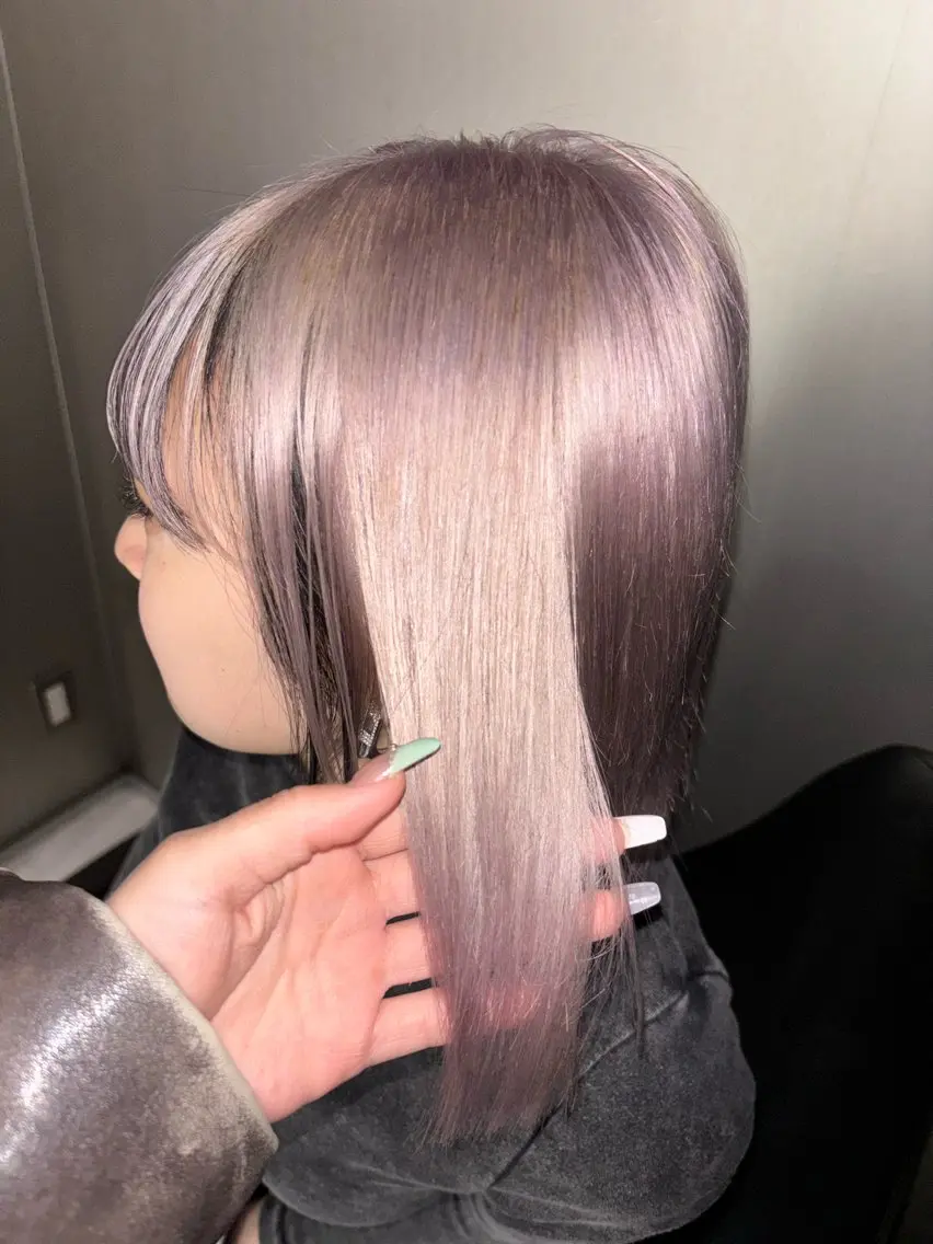 ミディアム カラー ヘアカラー トリートメント SARA 艶髪/髪質改善のヘアスタイル
