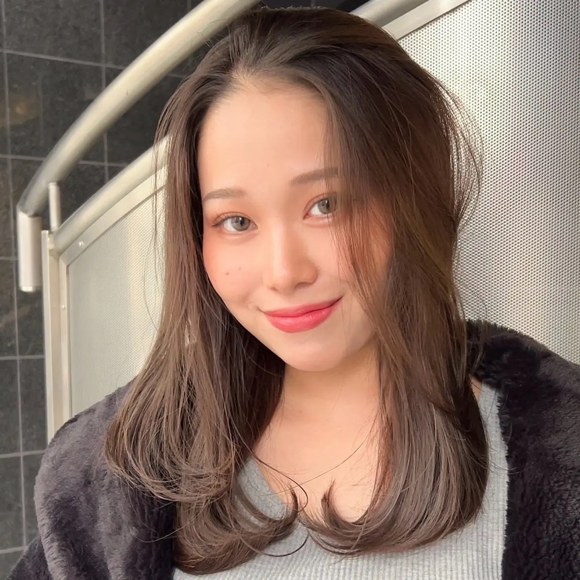 ミディアム レイヤーカット カット ヘアカラー calna 古賀 菜摘のヘアスタイル