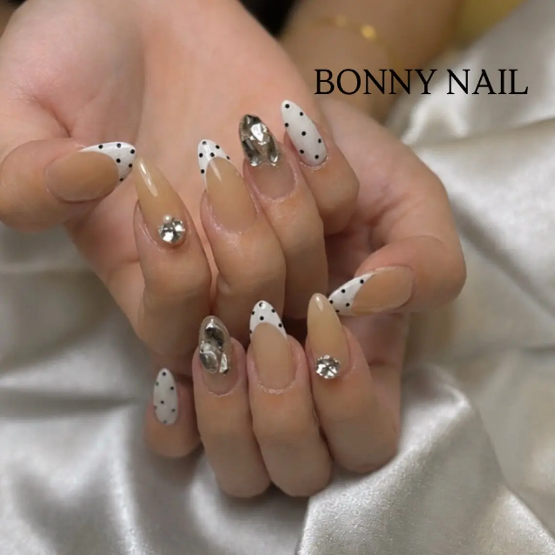 ネイル ドット フレンチネイル ハンドネイル BONNY NAIL 【えみか】のネイルデザイン