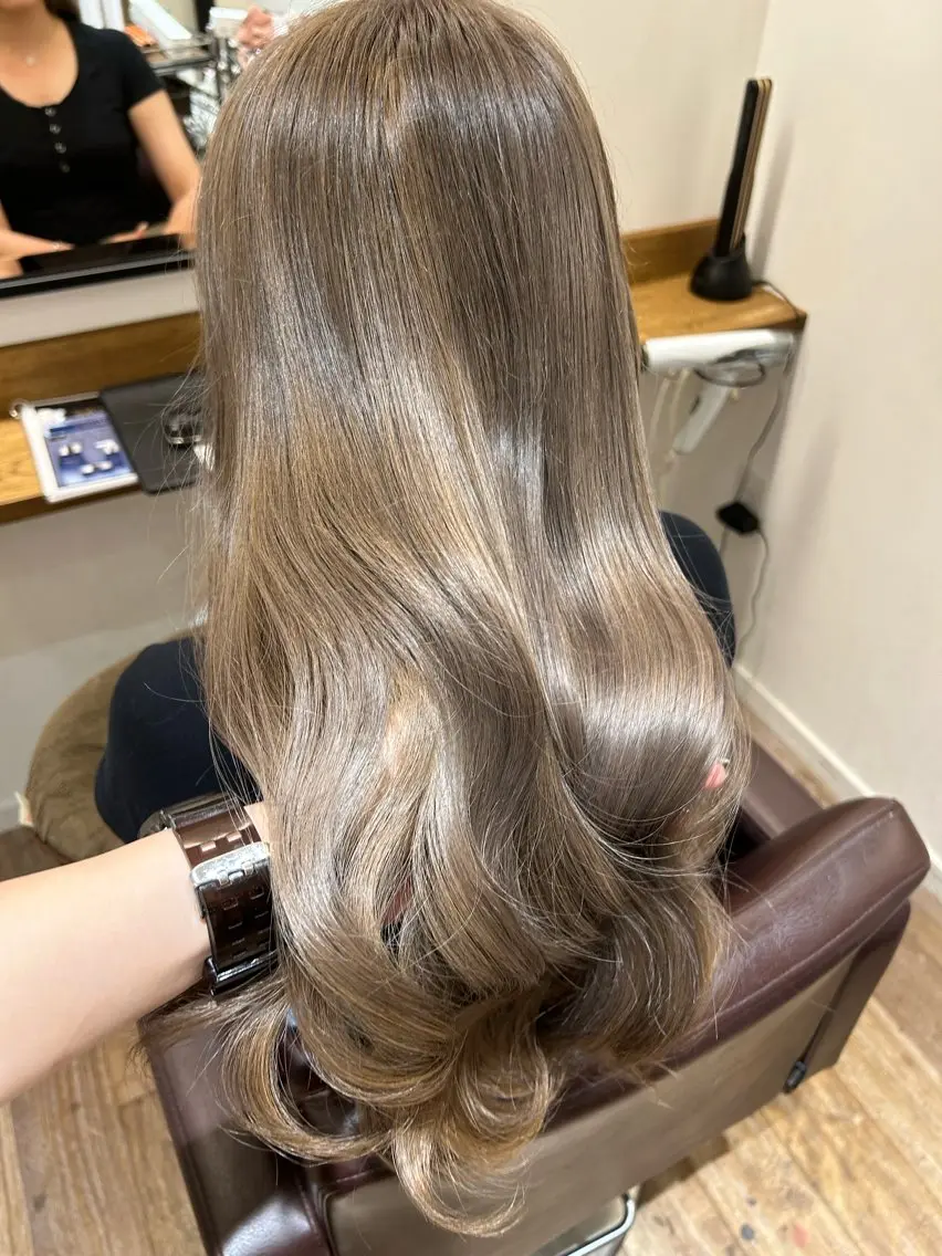 ロング ヘアカラー 【艶ｶﾗｰ/ｼｮｰﾄ 】田原 愛菜🐯のヘアスタイル