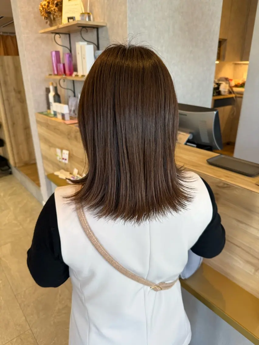 ミディアム 外ハネヘア カット letterby novel  はるみのヘアスタイル