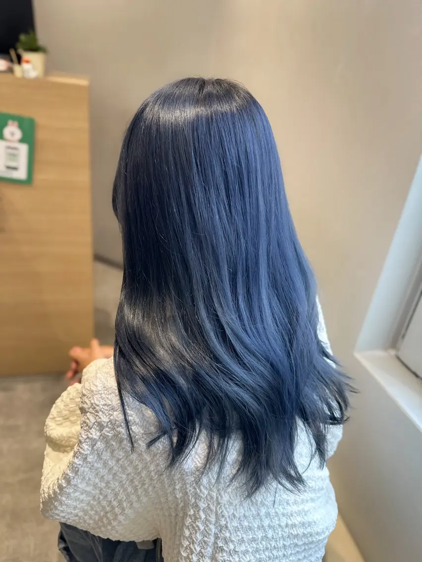ロング カラー バレイヤージュ ミストバング 黒髪 ブリーチ ブルーカラー ヘアカラー トリートメント 巻ける髪質改善🫧ハ イライト/永田汰伊智のヘアスタイル