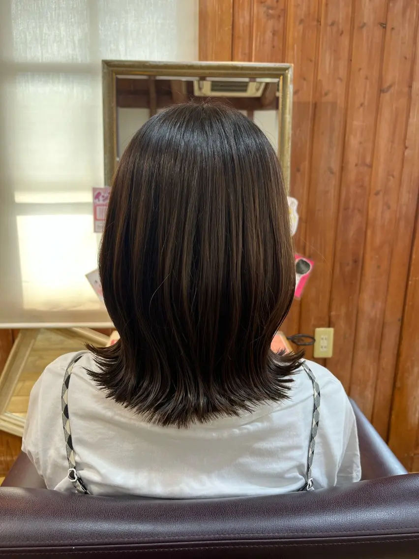 ミディアム カラー ベージュカラー オリーブベージュ 広瀬 遥香のヘアスタイル