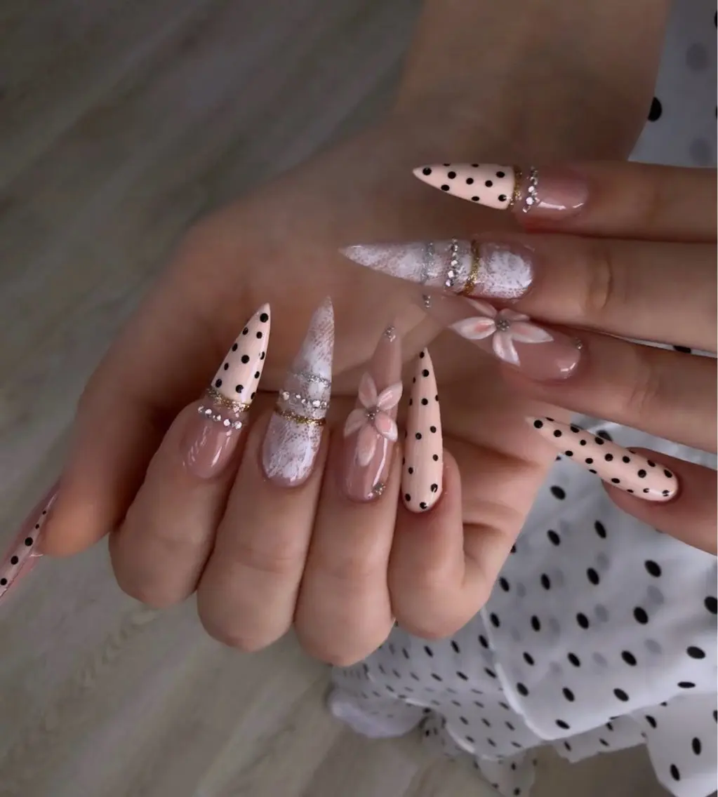 ネイル チークネイル フラッシュネイル フレンチネイル ガラスフレンチ キラキラネイル ハンドネイル ハンドケア REI NAILS SALONのネイルデザイン