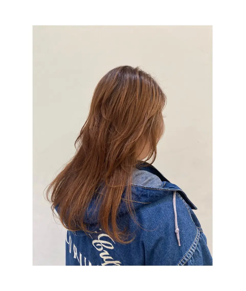 カラー 新嵩 真理のヘアスタイル