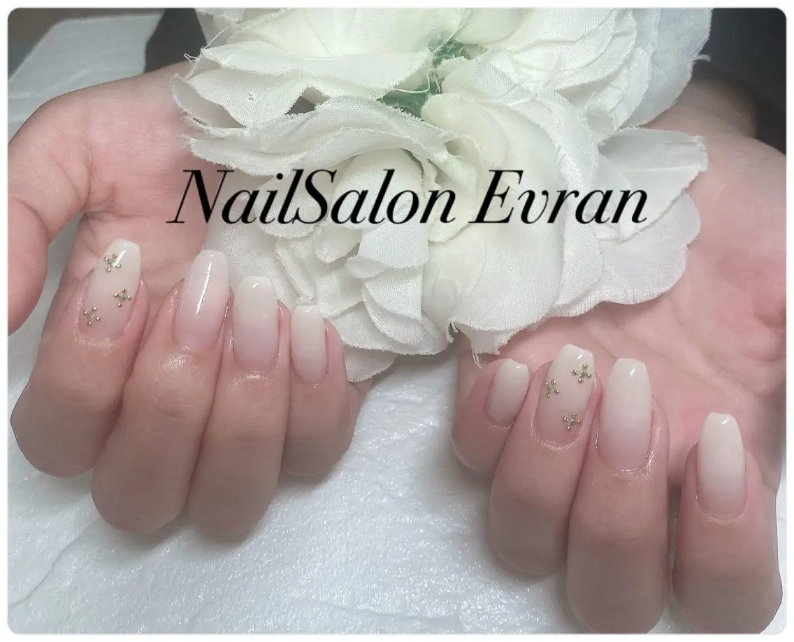 ネイル アートネイル フレンチネイル ジェルネイル グラデーション マグネットネイル ハンドネイル Nail salon Evranのネイルデザイン