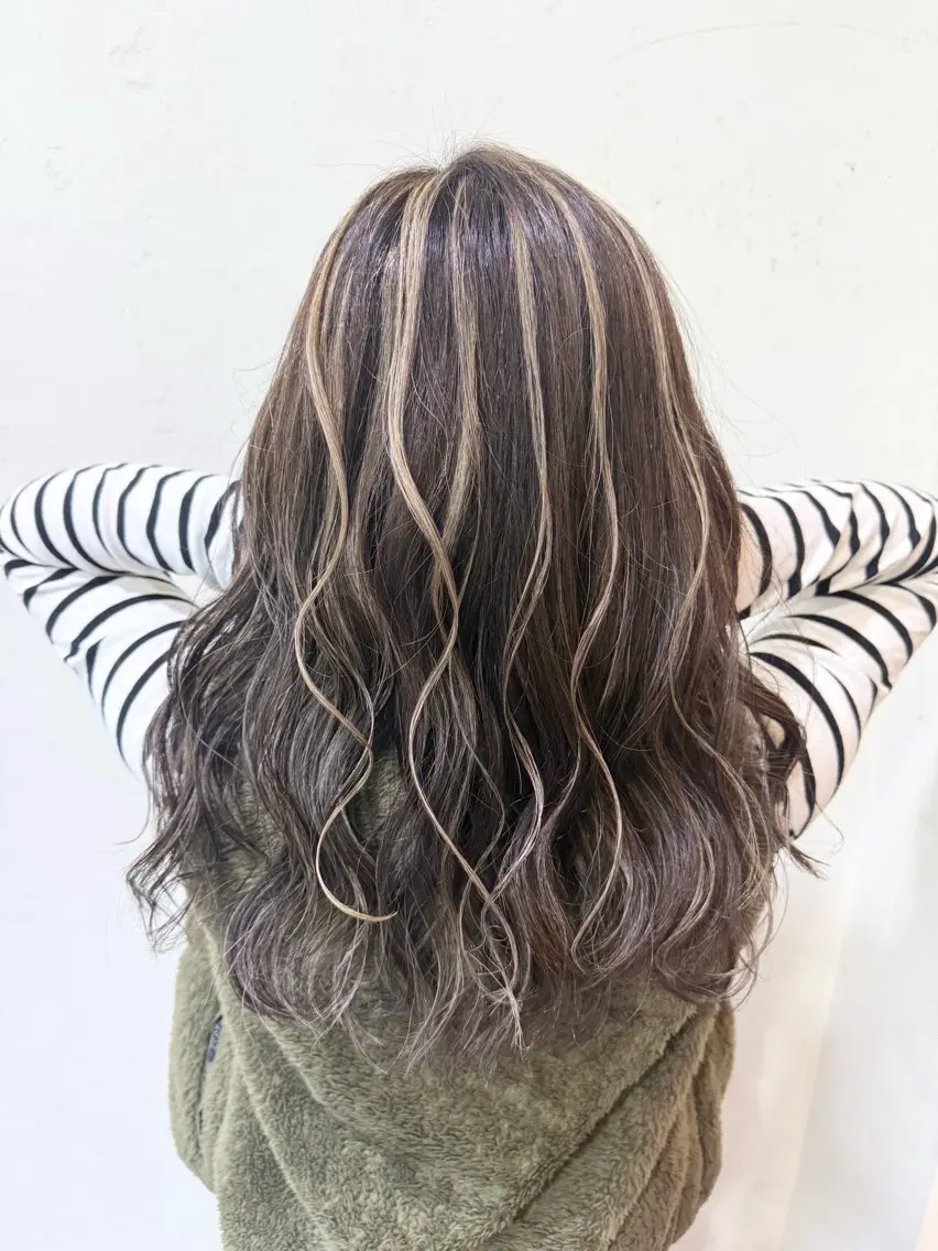 セミロング カット ヘアカラー トリートメント mana .のヘアスタイル