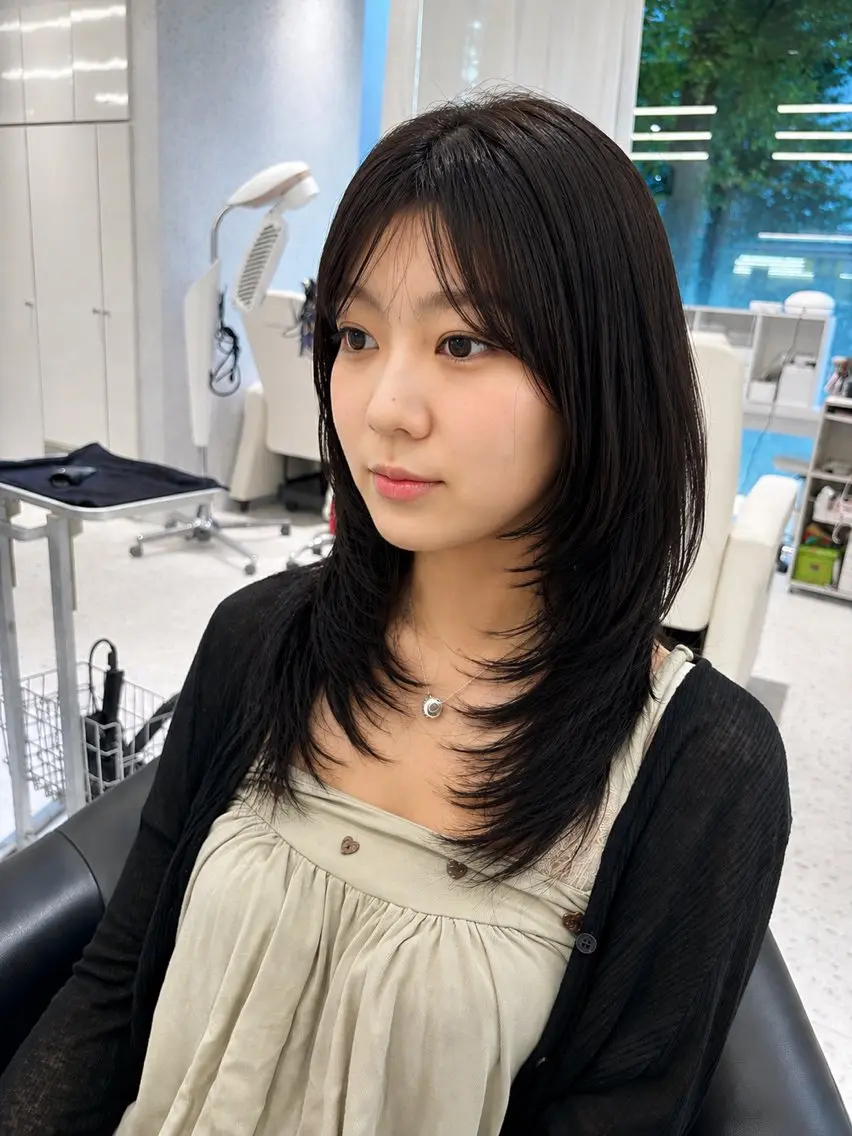 セミロング ハッシュカット 山田 ひかりのヘアスタイル