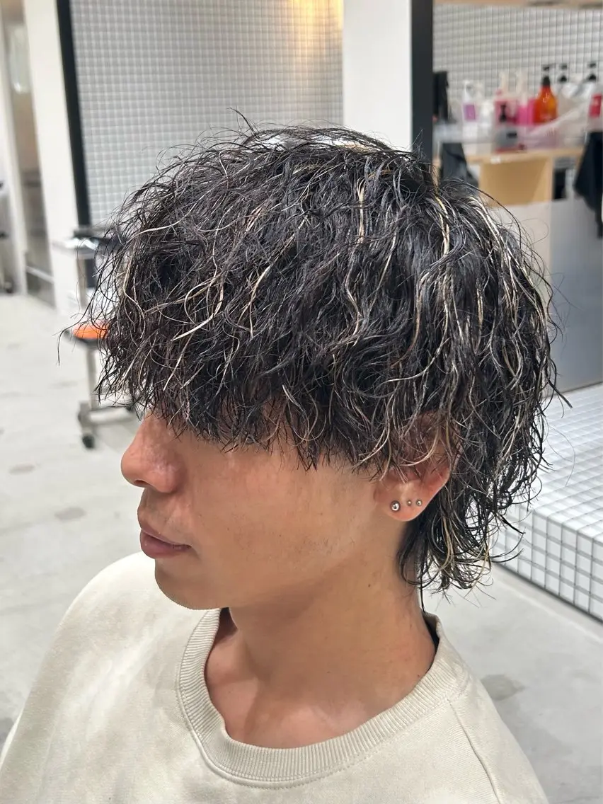 カラー パーマ メンズ フェードカット メンズハイライト メンズパーマ ハイライトカラー 🐲ツイスパ🐲 フェード/龍のヘアスタイル