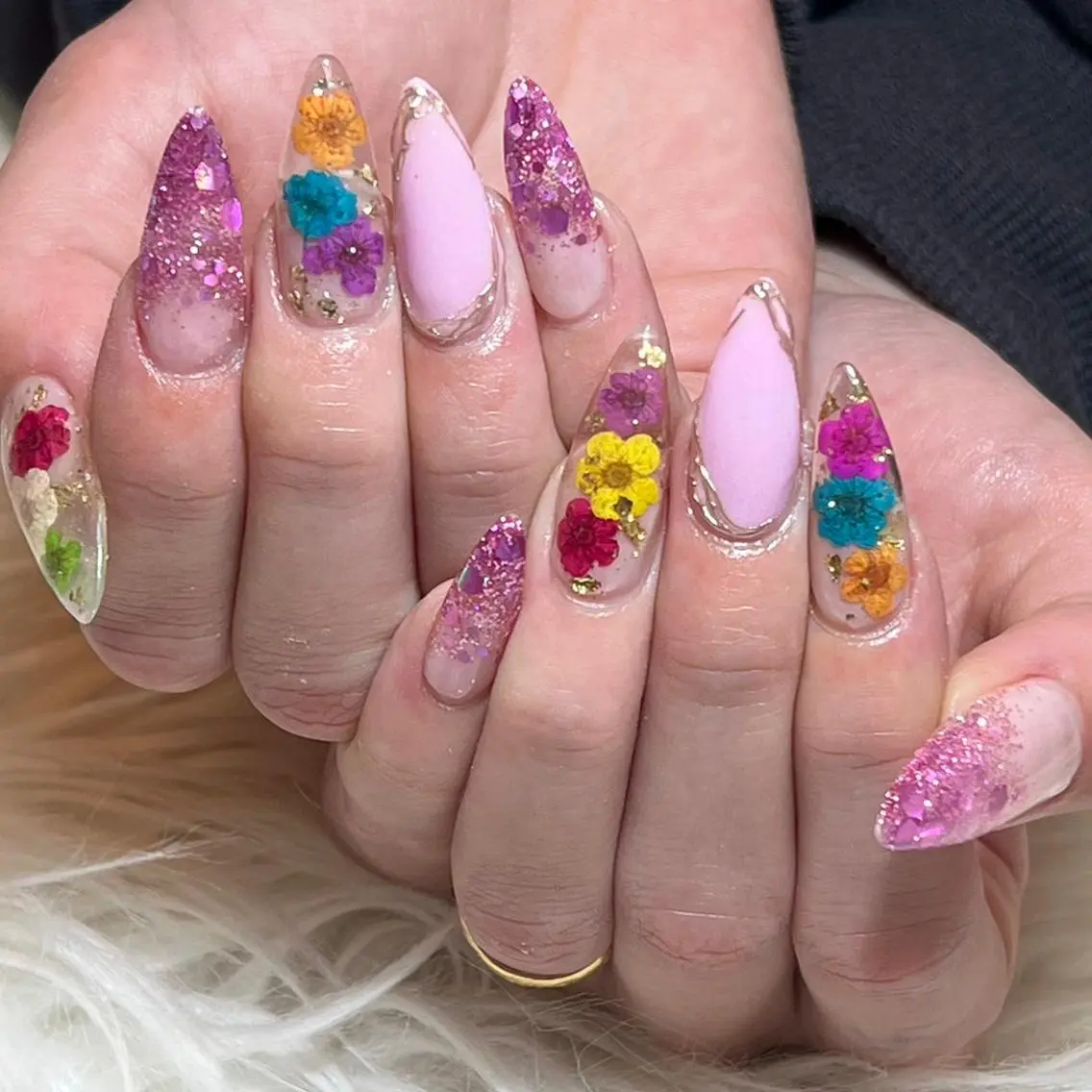 セミロング ネイル フラワーネイル ハンドネイル Feel ‪‪☺︎‬Yuriaのネイルデザイン