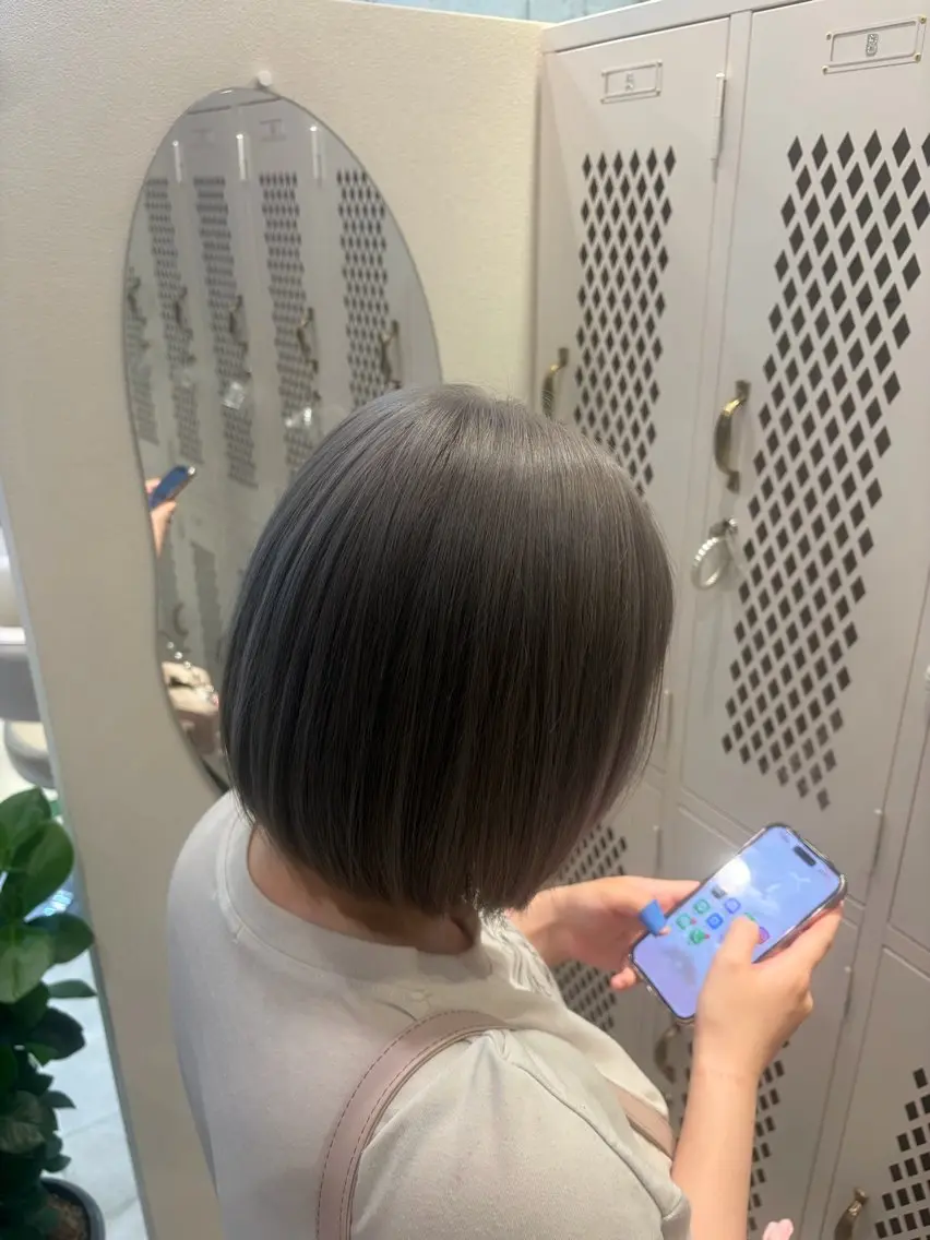 ショート ヘアカラー ハイトーン✖️ 縮毛矯正シュンペイのヘアスタイル