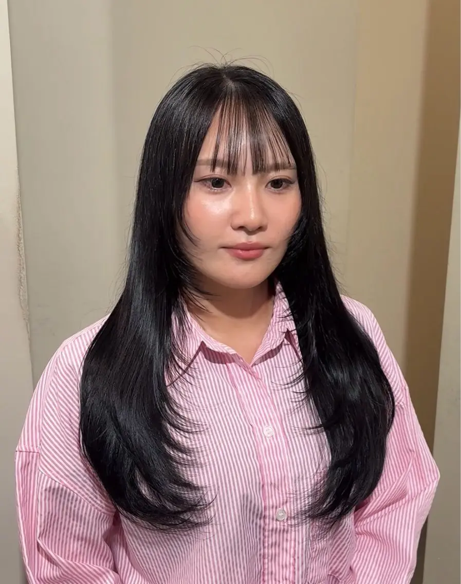 ロング カラー 黒髪 ブルーカラー ブルーブラック 顔まわりレイヤー 顔周りカット カット ヘアカラー トリートメント マンツーマン施術🌷 透明感/HIKARIのヘアスタイル
