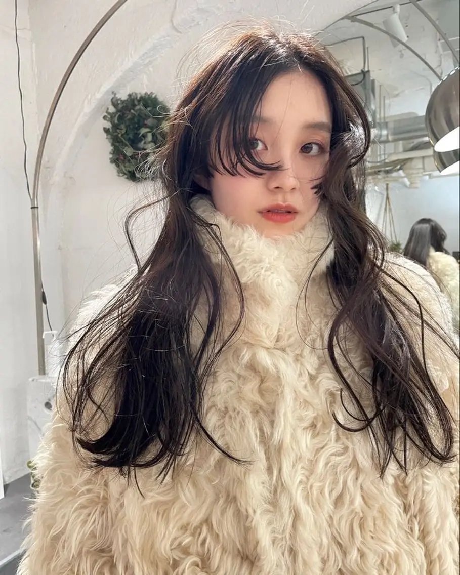 ロング カラー ブラウンカラー ナチュラルブラウン サキ🤍ハイトーン 🪩レイヤーカットのヘアスタイル