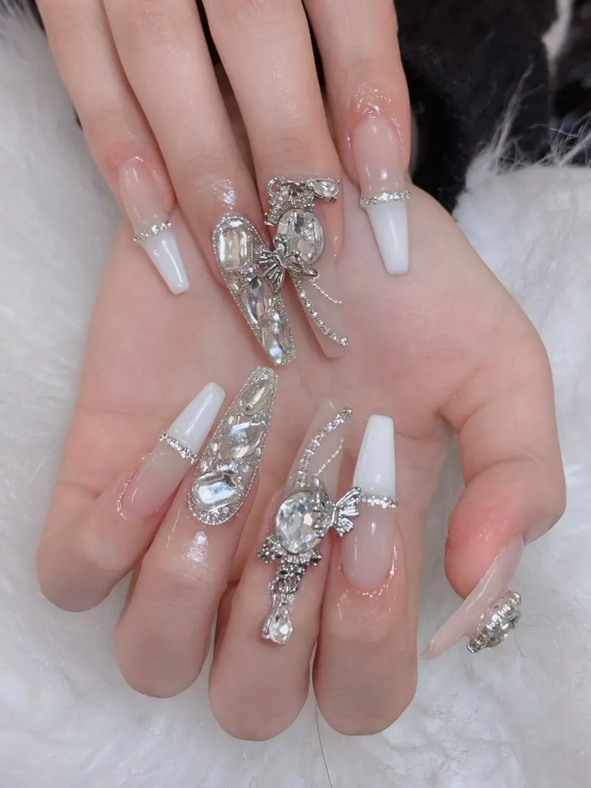 ネイル オーロラネイル フレンチネイル ジェルネイル ハロウィン キラキラネイル ハンドネイル H.baby Nail Salonのネイルデザイン