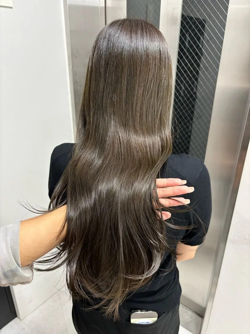 ロング カラー 透明感カラー グレージュ オリーブグレージュ オリーブグレー 髪質改善 ヘアカラー トリートメント 韓国レイヤー/ 縮毛矯正🎀minaのヘアスタイル