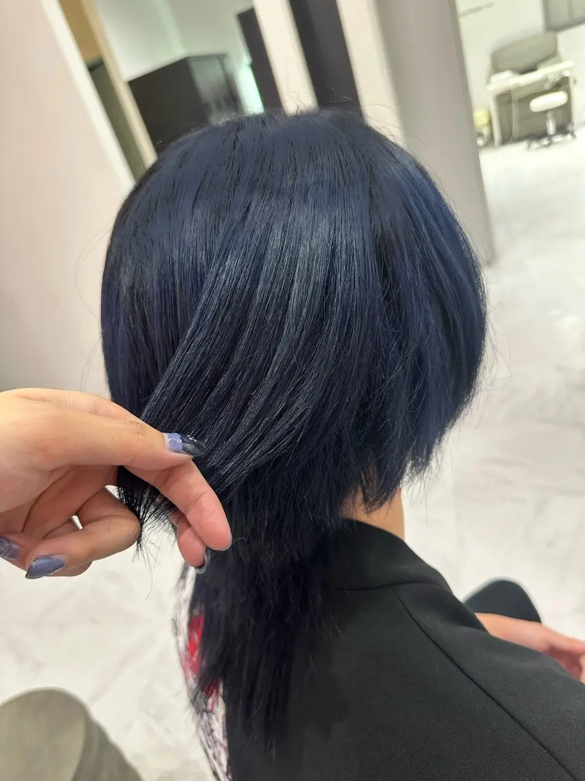 カラー ネイビーカラー ヘアカラー 村田 瑛音のヘアスタイル