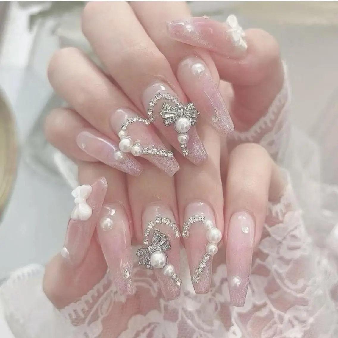 ネイル 長さ出し キラキラネイル 韓国ネイル ロングネイル マグネットネイル ハンドネイル ハンドケア MochiMochi 🎀新宿/長さ出しのネイルデザイン
