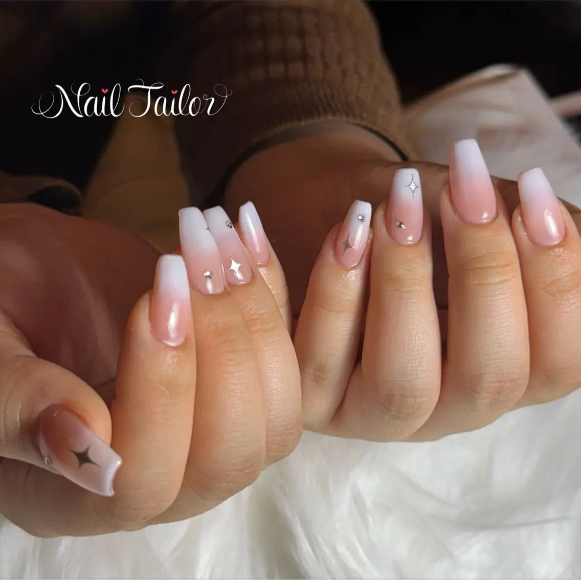 ネイル 長さ出し ジェルネイル キラキラネイル オフィスネイル スカルプネイル NailTailor ネイルテイラーのネイルデザイン