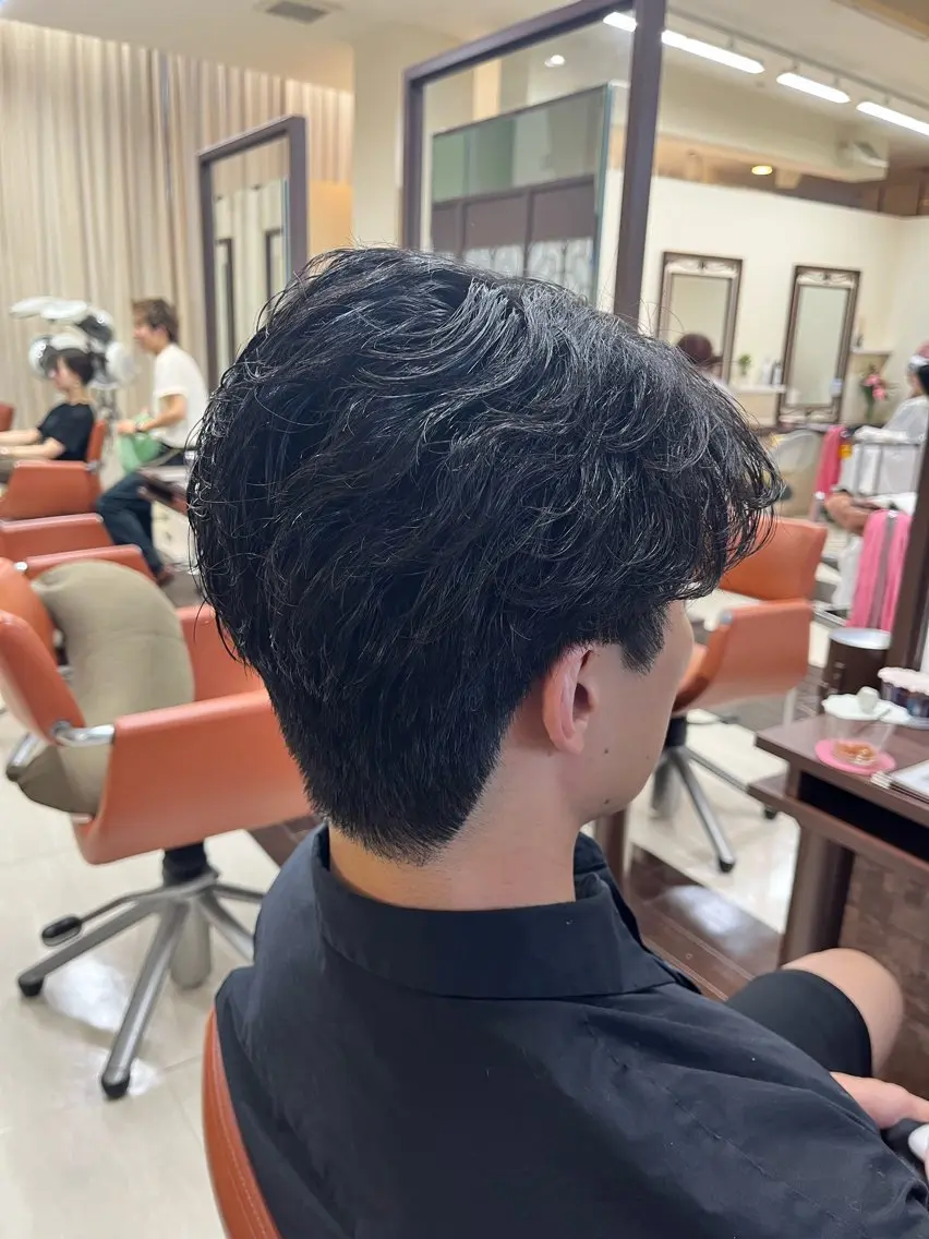 ショート パーマ メンズ センターパート フェザーパーマ メンズパーマ 🧊メンズ特化🧊 高木航希のヘアスタイル