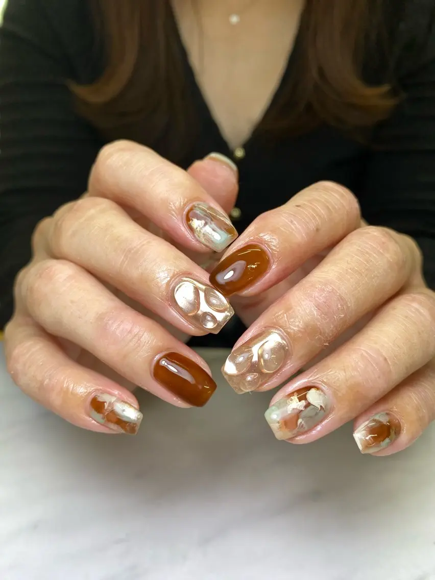 ネイル 成人式 フラッシュネイル フレンチネイル ガーリー キラキラネイル ハンドネイル 草加ニュアンスネイル 🌚hersのネイルデザイン