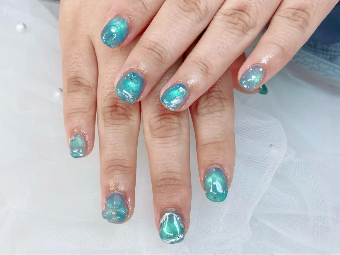 ネイル 水色 ニュアンスネイル ショートネイル ハンドネイル ハンドケア Epokku ネイルサロンのネイルデザイン