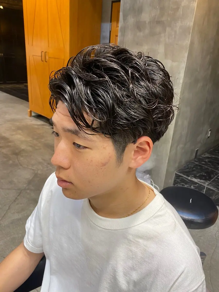 パーマ メンズ メンズパーマ カット パーマ 透明感カラー🌿 グレージュ🐺陽介のヘアスタイル