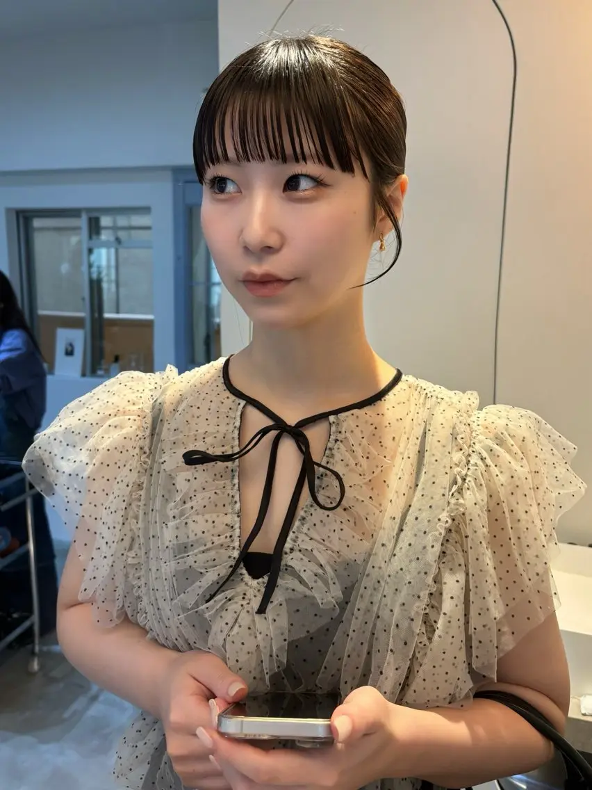 ミディアム ワイドバング kanon レイヤー・ボブのヘアスタイル