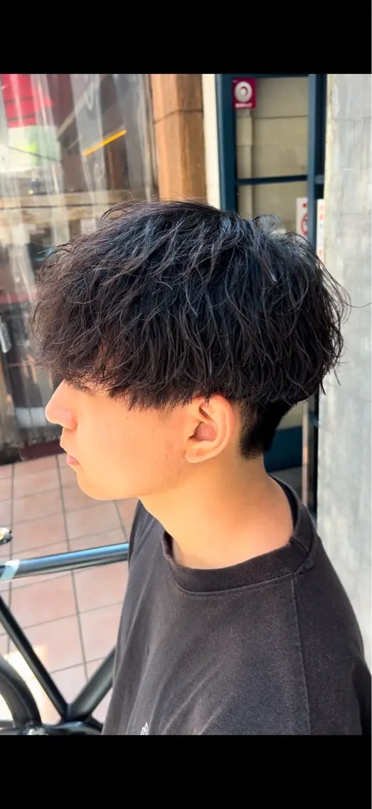 ショート パーマ メンズ ⚡メンズパーマフ ェードカットTomyのヘアスタイル