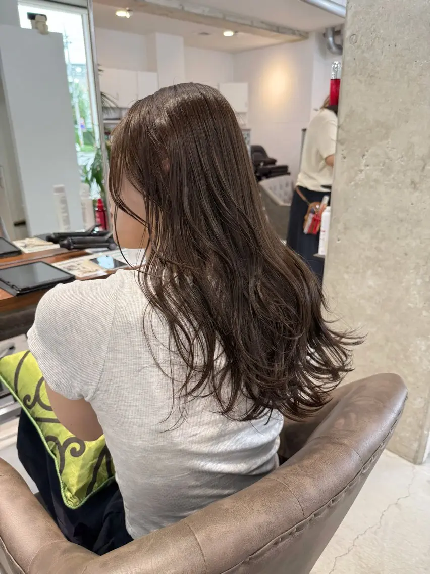 ロング カラー 透明感カラー カット ヘアカラー トリートメント カイリ /レイヤーカットのヘアスタイル