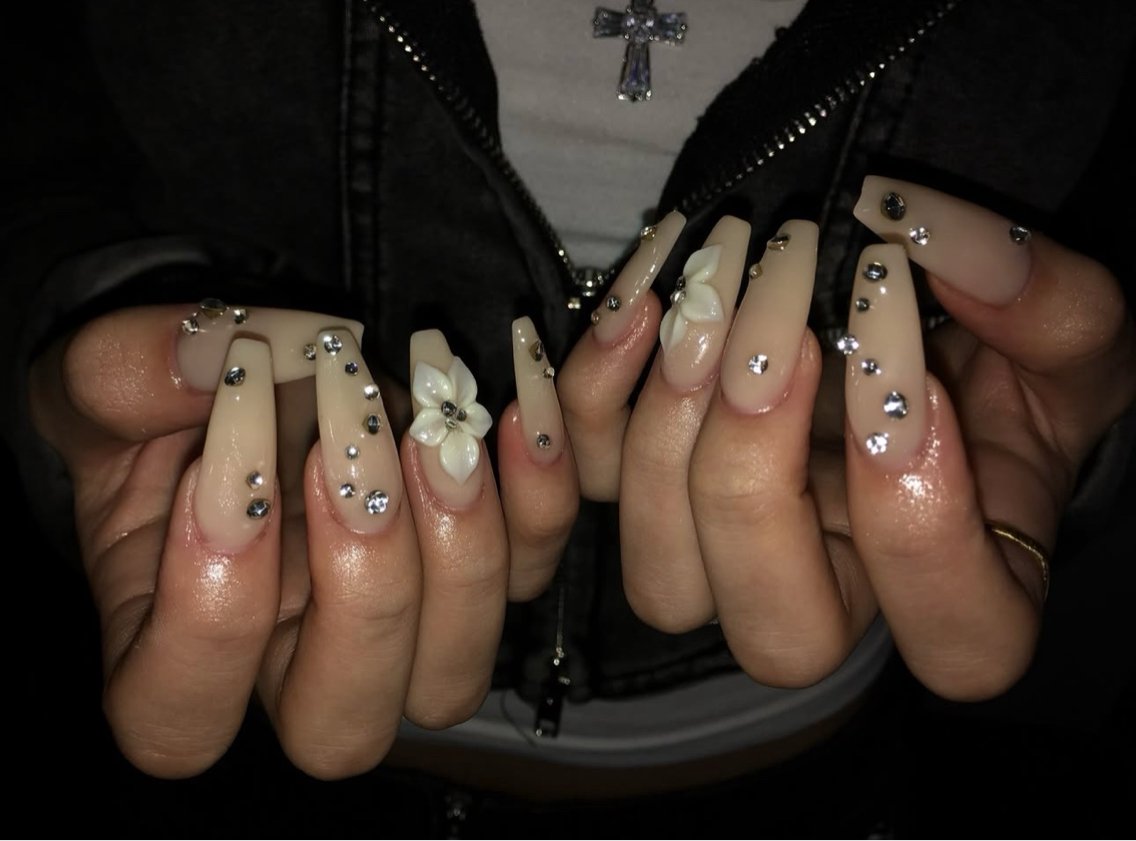 ネイル キラキラネイル 韓国ネイル ロングネイル マグネットネイル 持ち込み ハンドネイル MONE PINK  NAILのネイルデザイン