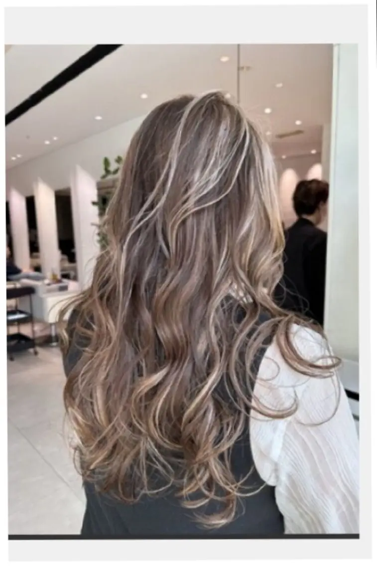 ロング ハイライト ヘアカラー 千葉 光春のヘアスタイル