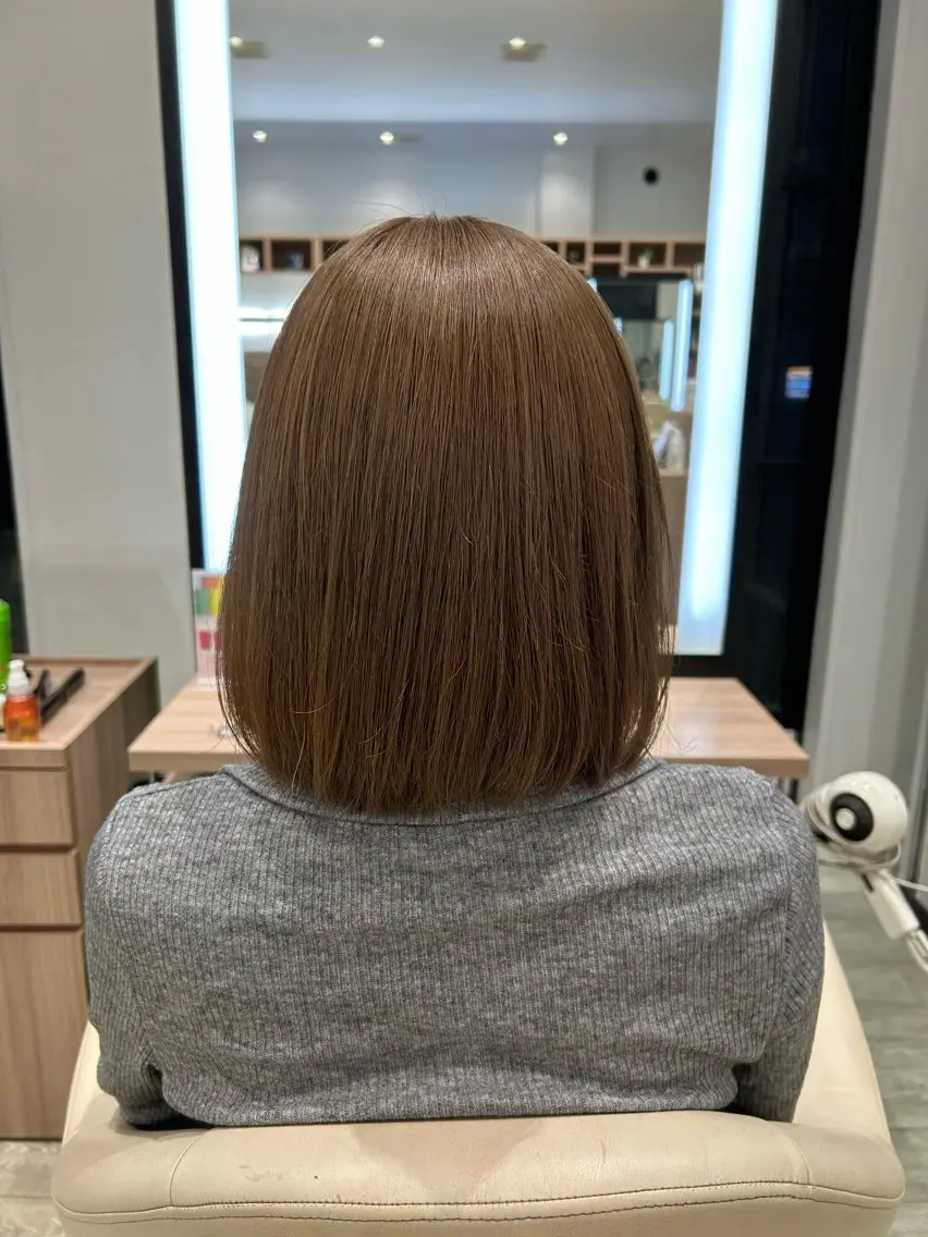 ミディアム カラー アッシュ ベージュカラー ブリーチ ダブルカラー 能登 彩穂のヘアスタイル