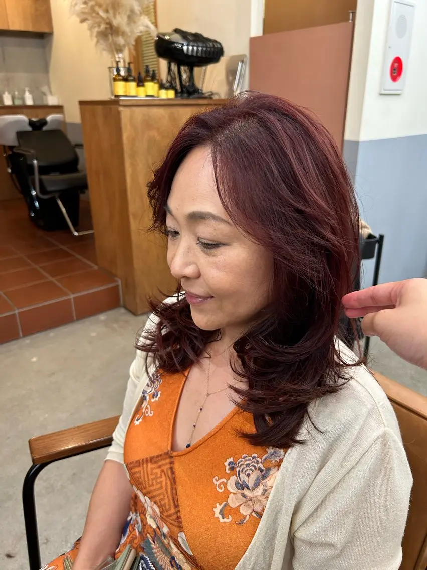 セミロング カラー ブリーチ ブリーチなしカラー 伊賀 海優のヘアスタイル