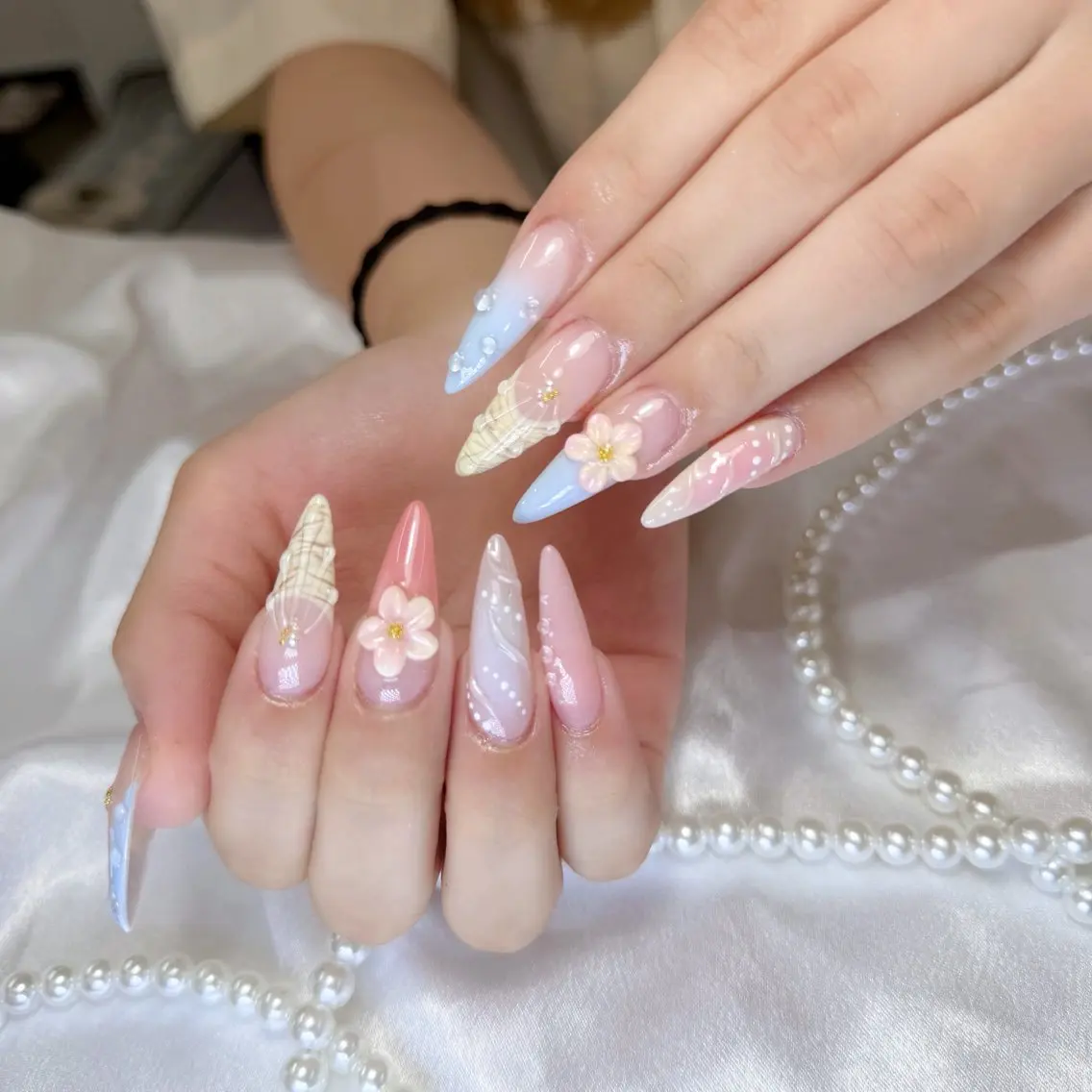 ネイル フレンチネイル キラキラネイル 韓国ネイル シンプルネイル ワンホンネイル ハンドネイル MEI Nailのネイルデザイン