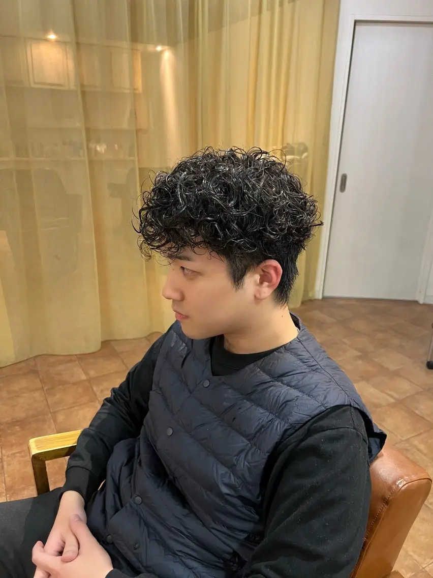 パーマ メンズ スペインカール カット パーマ トリートメント メンズ特化 / Reiのヘアスタイル