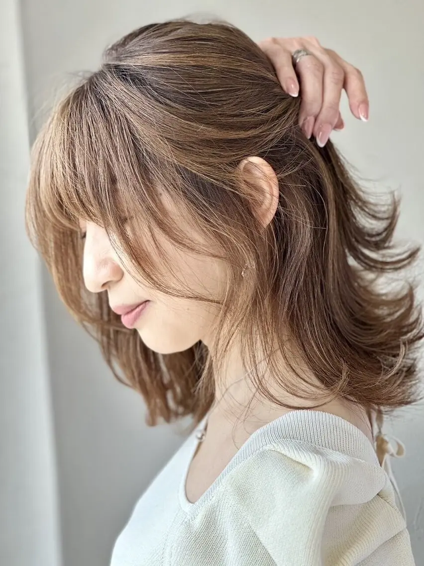 40代50代60代に大人気！白髪ぼかしハイライト/脱白髪染め　[顔周りレイヤー]の写真